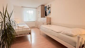 2 bedrooms, WiFi, bed sheets