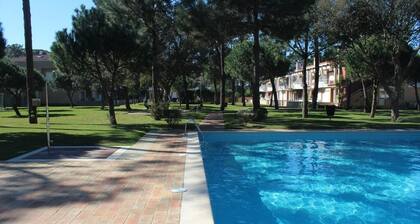 Apartment with indoor and outdoor pools, 10 minutes' walk from the beach