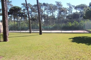 Sport court - Apartment with indoor and outdoor pools, 10 minutes' walk from the beach (Fão)