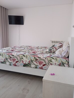 3 soverom, strykejern/-brett, wi-fi og sengetøy