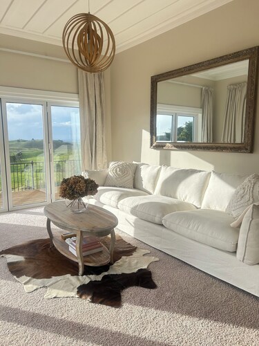 Western Heights offers 360 views, private trig walk, starlit skies and fireplace