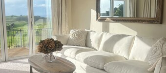 Western Heights offers 360 views, private trig walk, starlit skies and fireplace