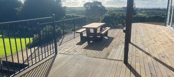 Western Heights offers 360 views, private trig walk, starlit skies and fireplace