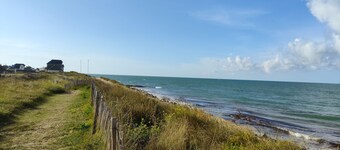 Cottage 100 m from the sea