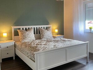 2 bedrooms, iron/ironing board, WiFi, bed sheets