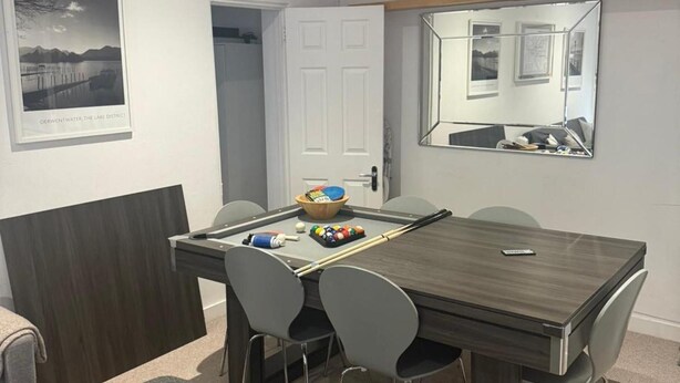 Unclassified image, 1 of 11, button - 3 bed Home - Sleeps 9, Pool Table & Central Links (London)