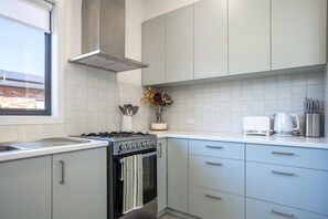 Microonde, forno, piano cottura, lavastoviglie