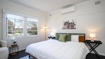 3 soverom, strykejern/-brett, internettilgang og sengetøy