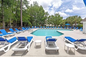 Pool - Queen Kelsey - mins from Credit One - pet friendly (Charleston)