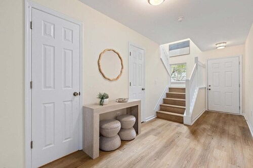 Queen Kelsey-Mins From Credit One-Pet Friendly