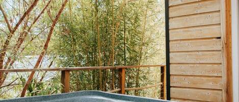 مغطس سبا خارجي