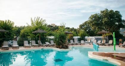 Chalet mit Whirlpool und Terrasse in Bormes-les-Mimosas