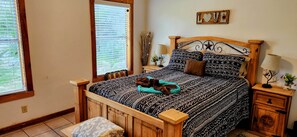 3 slaapkamers, een strijkplank/strijkijzer, wifi, beddengoed