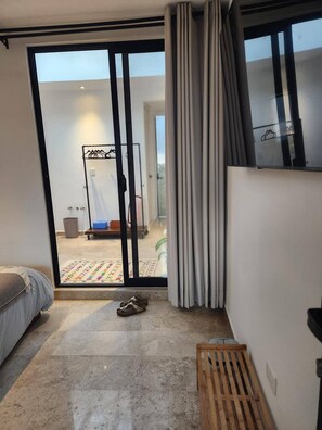2 bedrooms, iron/ironing board, Internet, bed sheets