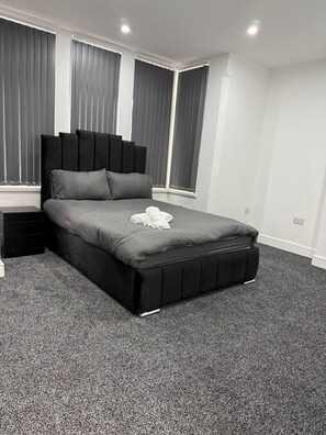 2 bedrooms, iron/ironing board, internet, bed sheets