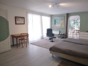 1 chambre, fer et planche à repasser, Wi-Fi, literie fournie