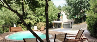 Large garden with swimming pool.