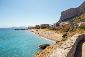 Beach nearby - Villa Vegna with Sea View, Wi-Fi and Air Conditioning (Palermo)