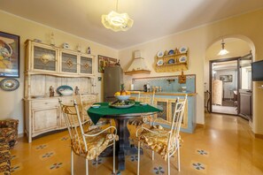 Dining - Villa Vegna with Sea View, Wi-Fi and Air Conditioning (Palermo)