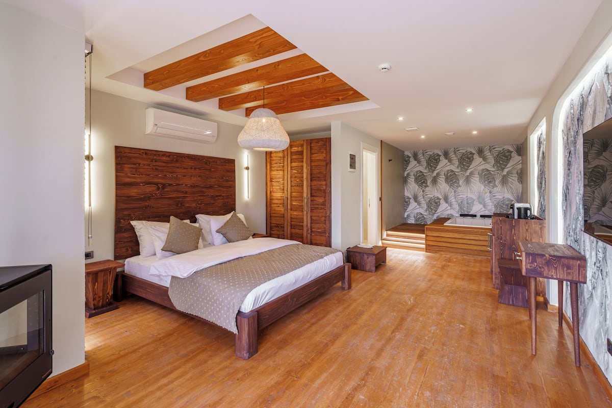 Romantic Suite, Mountain View