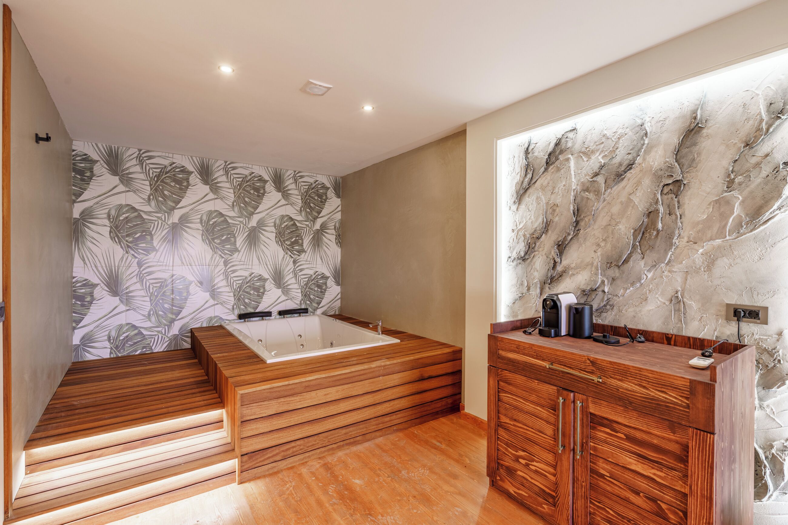 Romantic Suite, Mountain View | Private spa tub