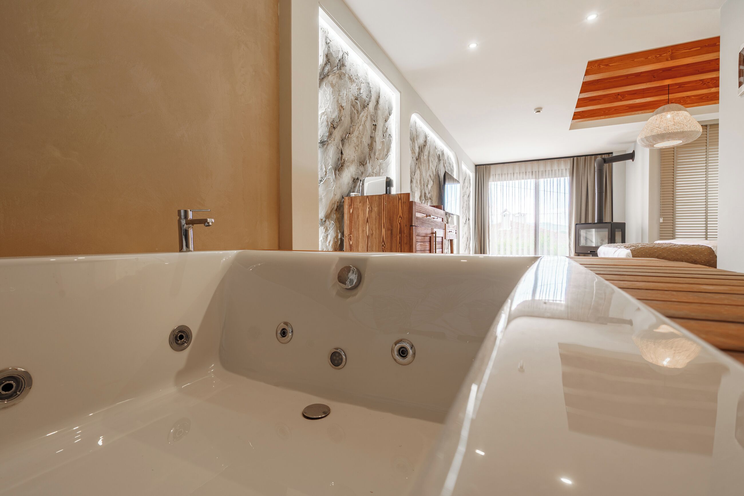 Romantic Suite, Mountain View | Private spa tub