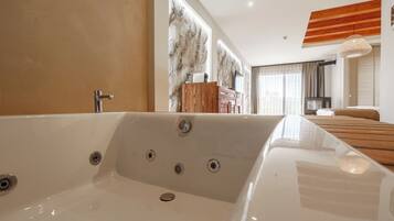 Romantic Suite, Mountain View | Private spa tub