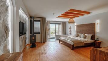 Suite Deluxe, balcón, vistas a la montaña | Ropa de cama de alta calidad y colchones viscoelásticos