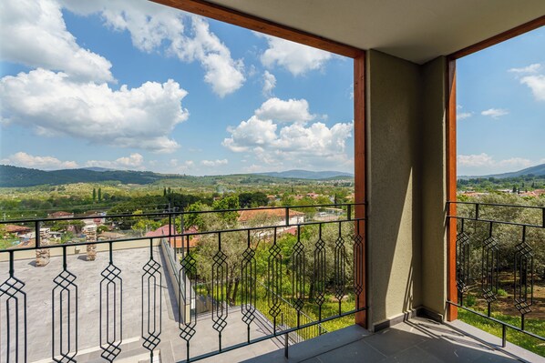 Deluxe Suite, Balcony, Mountain View
