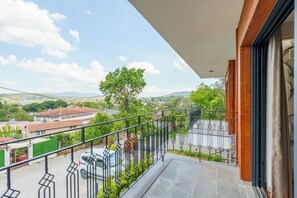 Comfort studio, uitzicht op bergen | Balkon