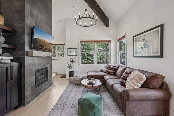 Smart TV, fireplace - Luxury Townhome – Minutes to Deer Valley & Main Street (Park City)