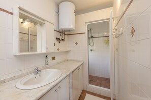 Dusche, Haartrockner, Handtücher