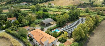 Apartment 'Elicriso' with shared pool and garden