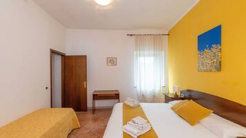 1 soveværelse, sengetøj