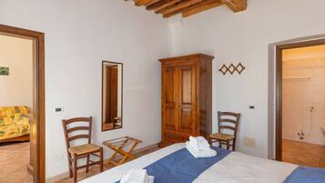 1 bedroom, bed sheets