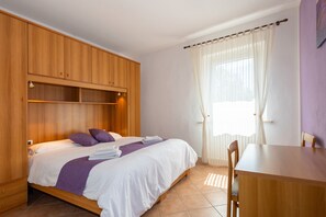 2 bedrooms, bed sheets