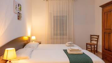 2 bedrooms, bed sheets