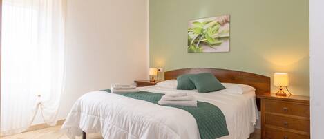 2 bedrooms, bed sheets