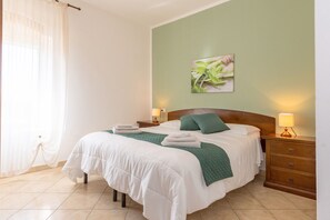 2 bedrooms, bed sheets