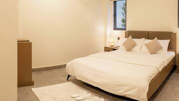 3 habitaciones, tabla de planchar con plancha, wifi y ropa de cama