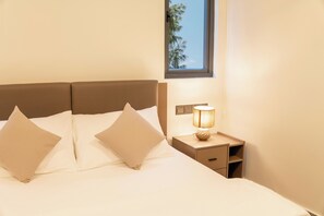 3 chambres, fer et planche à repasser, Wi-Fi, draps fournis