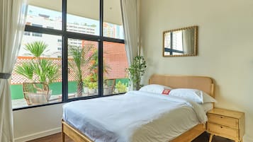 Tropical Penthouse | Minibar, in-room safe, individually decorated, individually furnished