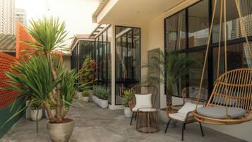 Penthouse | Outdoor banquet area