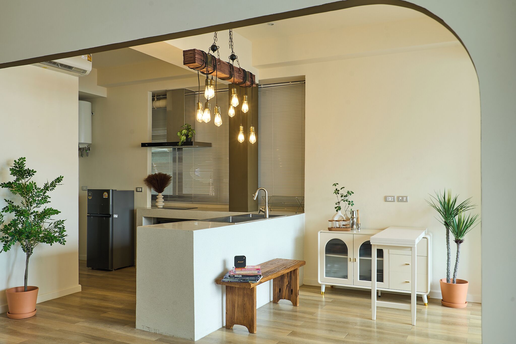 Modern Farmhouse | Private kitchen | Fridge, microwave, stovetop, cookware/dishes/utensils