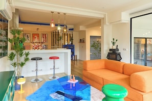 Apartment, 1 Bedroom | Living area