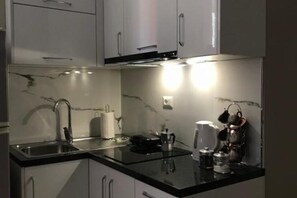 Een magnetron, een kookplaat