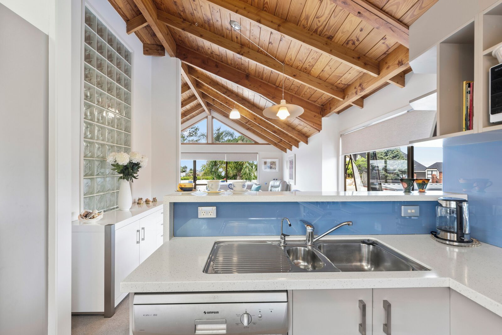 Microondas, horno, parrilla de estufa y lavavajillas 