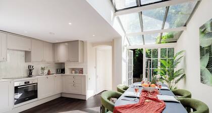 Waterloo. Calling! Sleep in Style & Historic Vibes