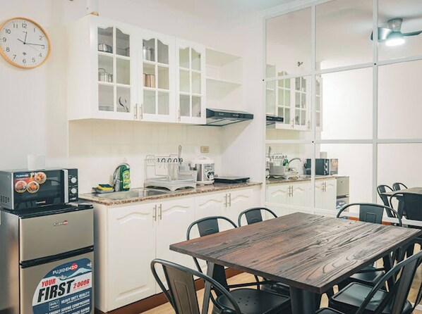 Room, 1 Bedroom | Dining room - Room-premium Condo at Albergo, Baguio- U (Baguio)