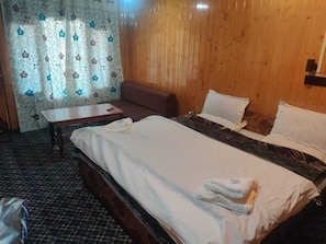 Deluxe Double Room, Mountain View | Free WiFi, bed sheets